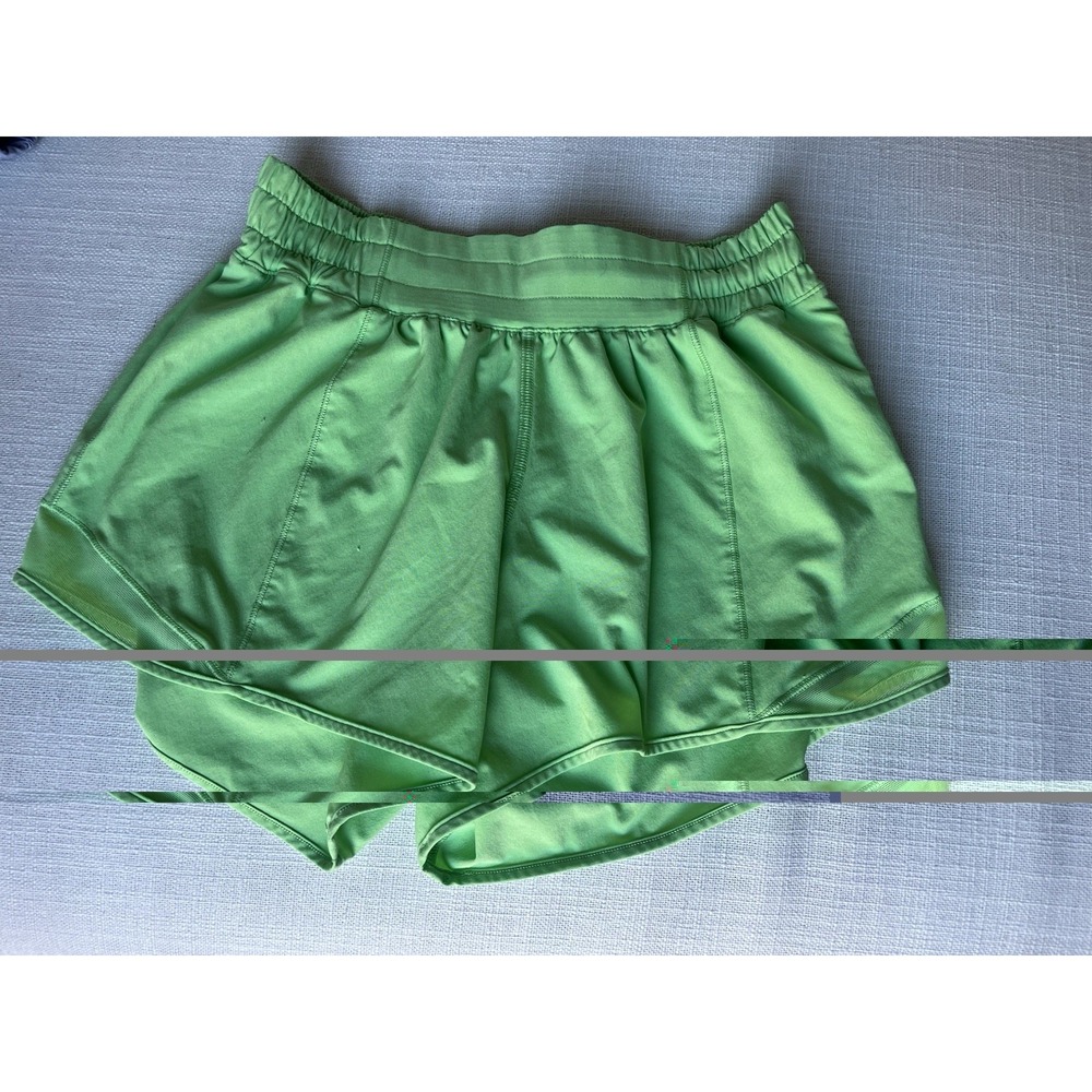 Lululemon Hotty Hot Shorts Size 2 Green Mid Rise 2.5" Inseam NO Liner